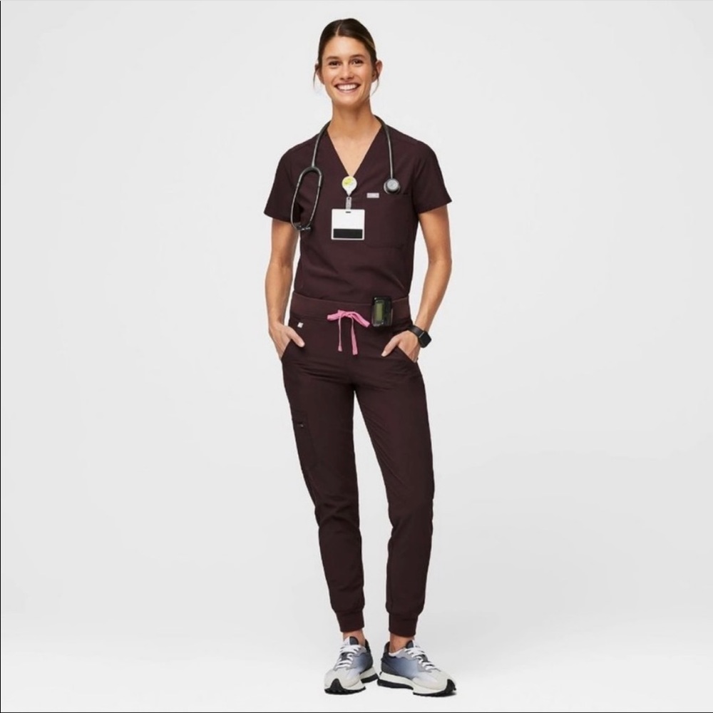 🆕BNWT Figs Scrub Set in Dark Fig